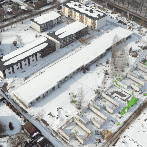 Продовжуємо зведення стін котеджів та завершуємо фасадні роботи сітіхаусів