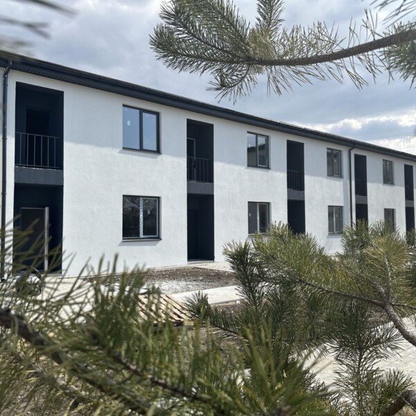 Зведено стіни лініі котеджів другої черги, продовжуємо закладати нові фундаменти